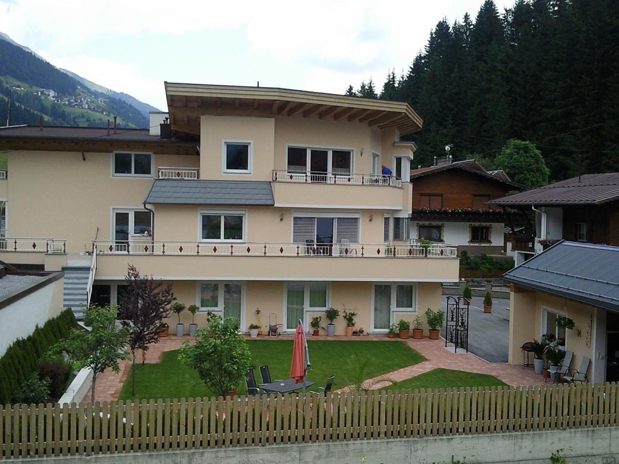 Apartment La Montagnia